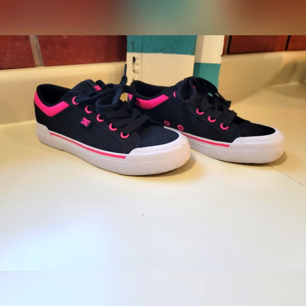 DC shoes